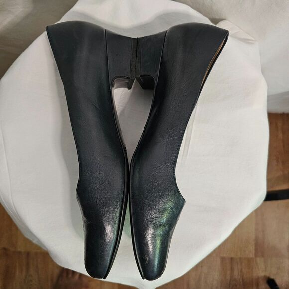 Trotters Black Leather 1 1/4" Heel Pumps Excellent Condition sz 8 1/2 W - Picture 2 of 6